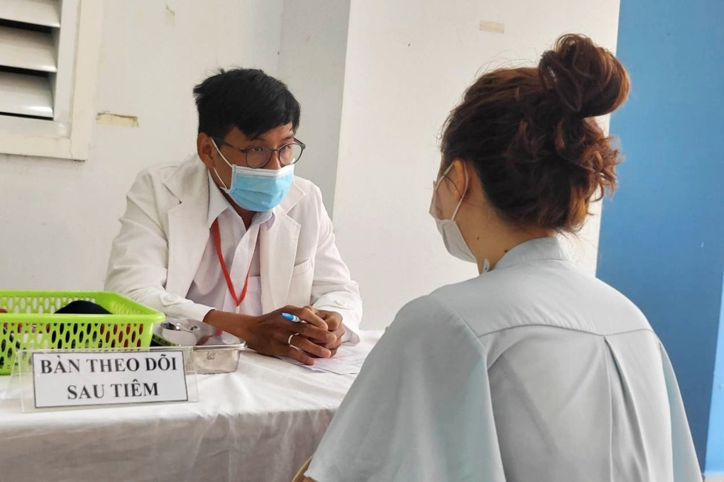 Đoàn kiểm tra Bộ Y tế: Sân bay Tân Sơn Nhất rất thiếu dung dịch khử khuẩn - 4 Đoàn kiểm tra Bộ Y tế: Sân bay Tân Sơn Nhất rất thiếu dung dịch khử khuẩn - 4