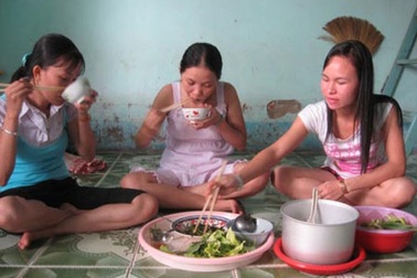 “Ông nào sống nổi bằng lương tối thiểu, tôi đi đầu xuống đất!”