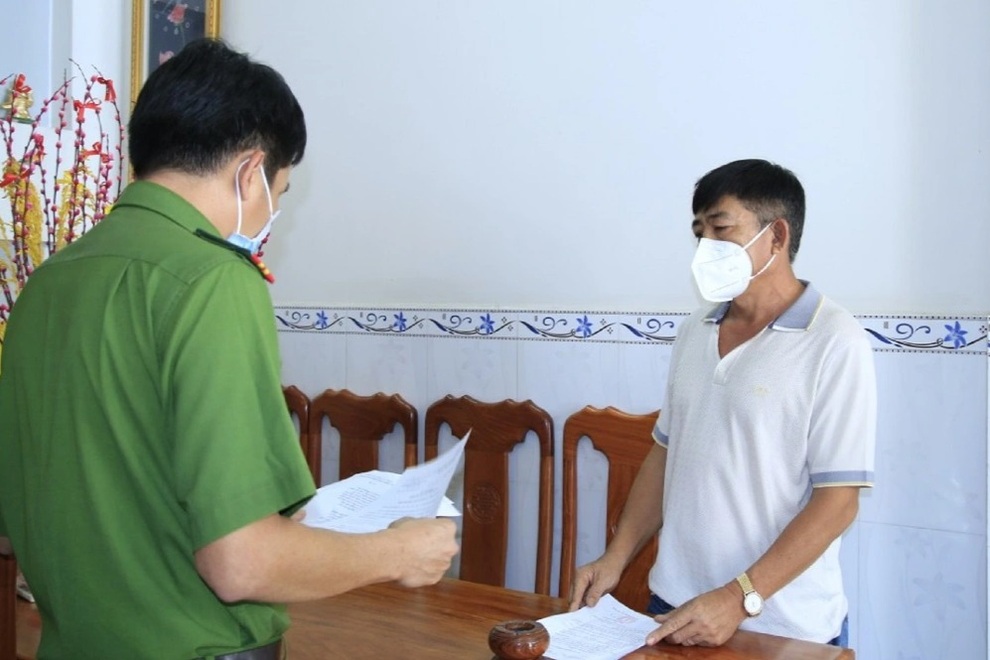 Bắt tạm giam nguyên Thượng tá công an về tội rửa tiền - 1 Bắt tạm giam nguyên Thượng tá công an về tội rửa tiền - 1