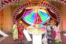 "Vòng quay tham nhũng" và những tiết mục gây bão ở Táo quân