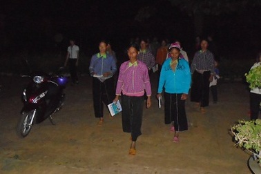 Ấn tượng lớp học xóa mù chữ dành cho bà con xã nghèo