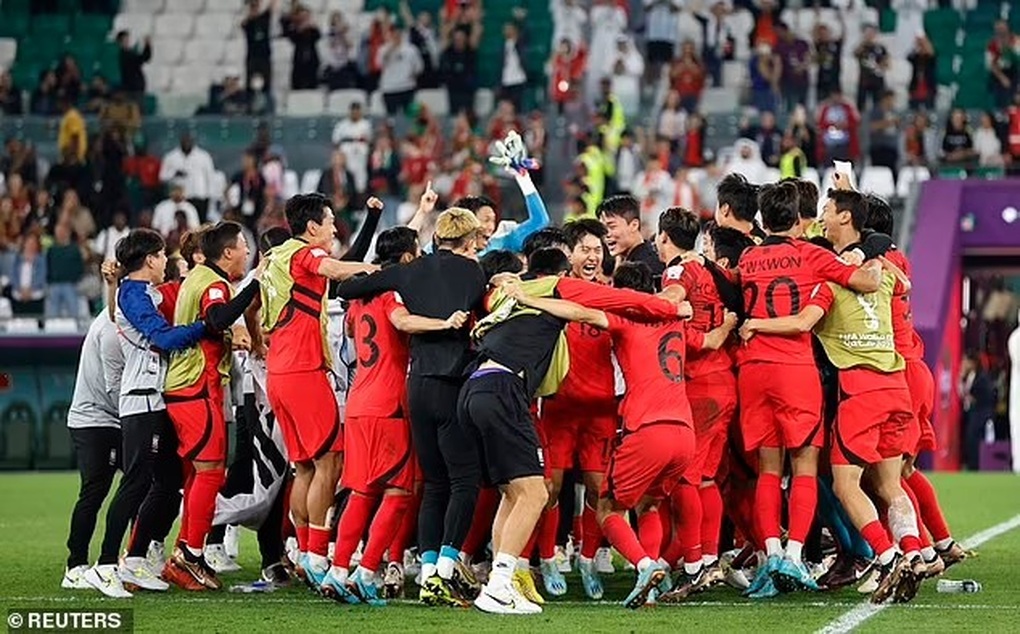 HLV Hàn Quốc vi phạm lệnh cấm chỉ đạo của FIFA? - 2 HLV Hàn Quốc vi phạm lệnh cấm chỉ đạo của FIFA? - 2