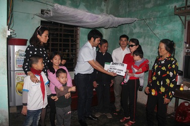 Thêm gần 40 triệu đồng đến với cô giáo tiểu học bị tạt a xít