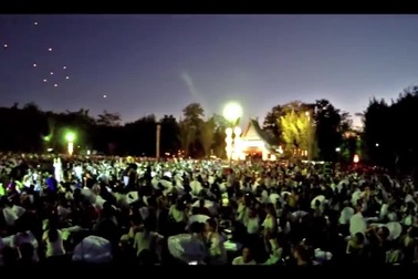 Bầu trời Thái Lan sáng rực hàng ngàn chiếc đèn trời