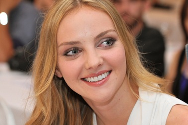 "Thiên thần" Victoria Secret rạng ngời tại Việt Nam