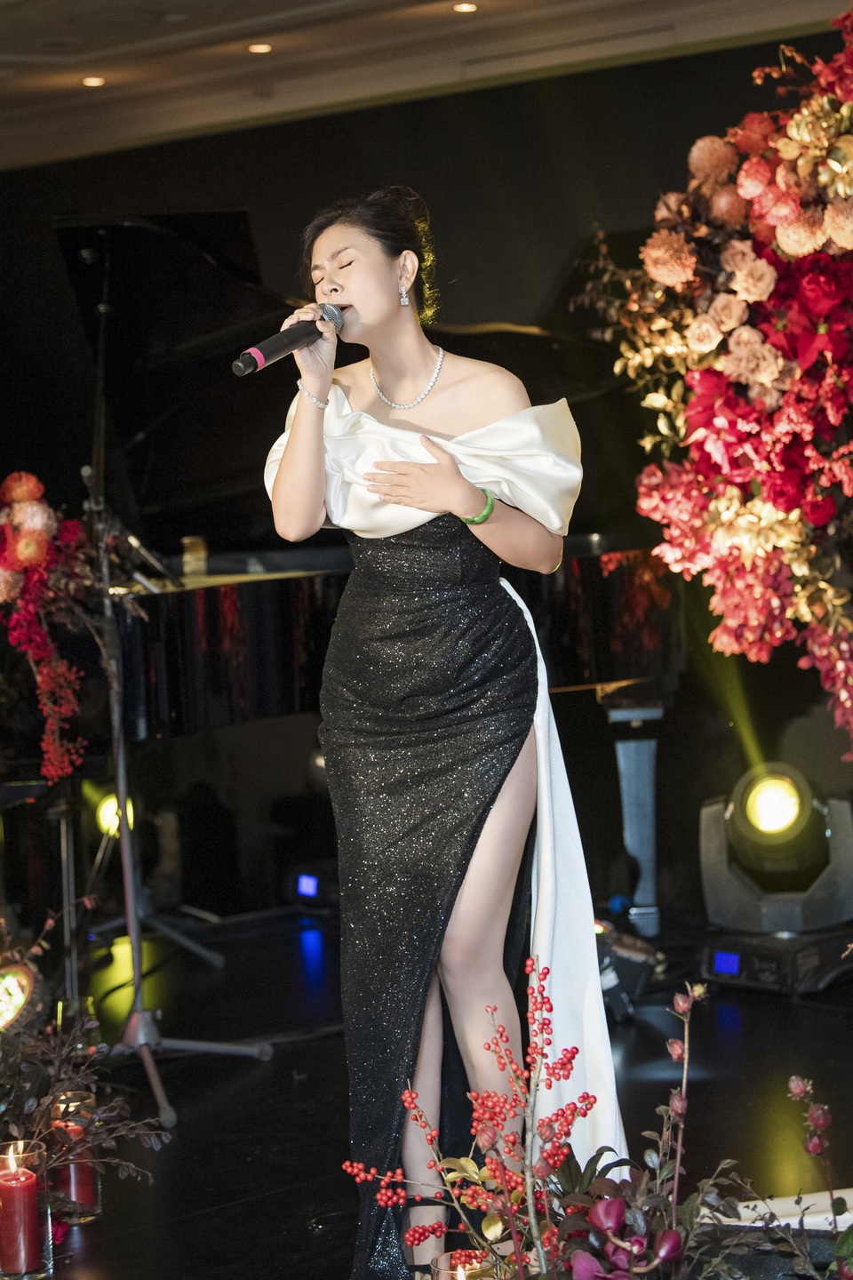 Kim Thư bất ngờ khoe giọng hát sau 9 năm vắng bóng - 2 Kim Thư bất ngờ khoe giọng hát sau 9 năm vắng bóng - 2