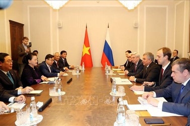 Chủ tịch Quốc hội Nguyễn Thị Kim Ngân hội kiến Thủ tướng Liên bang Nga