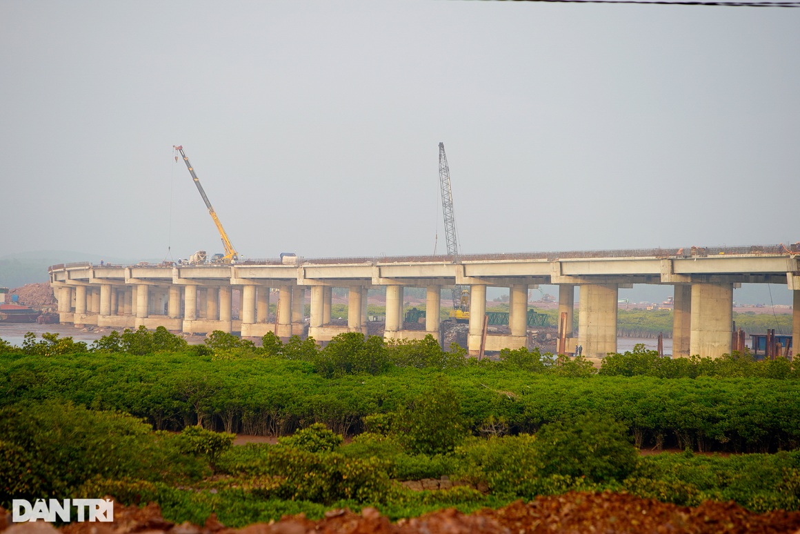 Quảng Ninh: Tuyến cao tốc xuyên tỉnh dài nhất Việt Nam gấp rút về đích - 6 Quảng Ninh: Tuyến cao tốc xuyên tỉnh dài nhất Việt Nam gấp rút về đích - 6