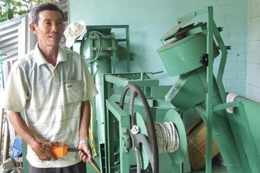 Thán phục với "kỹ sư chân đất" chế nông cụ ở miệt Hậu Giang