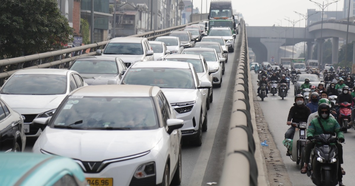 View - Nửa tháng tăng nặng mức phạt, lác đác xe máy đi lên Vành đai 2, Vành đai 3 | Báo Dân trí