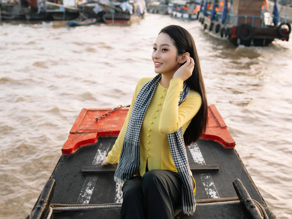 Á hậu Lâm Thu Hồng tiết lộ tựa sách làm thay đổi 80% cuộc sống - 2 Á hậu Lâm Thu Hồng tiết lộ tựa sách làm thay đổi 80% cuộc sống - 2