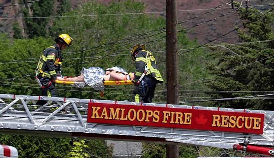 Nữ đại úy Canada thiệt mạng do rơi máy bay cổ động chống dịch Covid-19 - 8