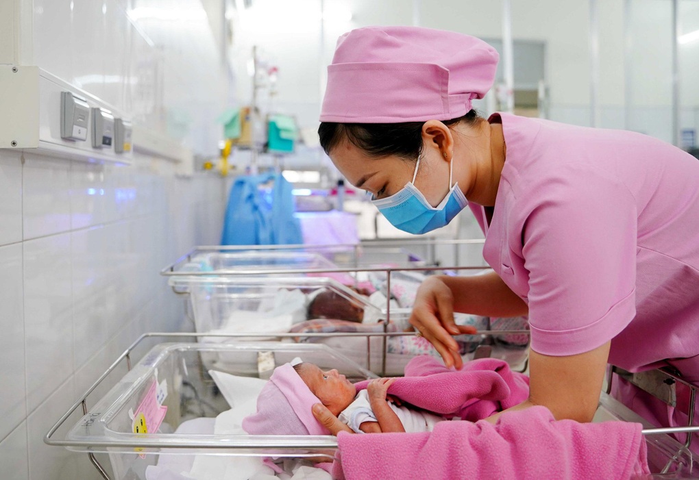 Bộ Chính trị đồng ý không kỷ luật những trường hợp sinh con thứ ba - 1 Bộ Chính trị đồng ý không kỷ luật những trường hợp sinh con thứ ba - 1