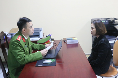 Bắt tạm giam 3 người mua bán gấu chó, rắn hổ mang chúa