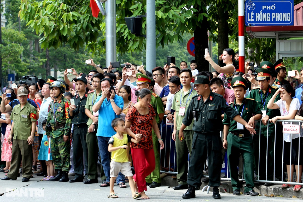 Ngắm Lễ diễu binh hùng tráng, rộn ràng đường phố Thủ đô dịp Quốc khánh 2015 - 42 Ngắm Lễ diễu binh hùng tráng, rộn ràng đường phố Thủ đô dịp Quốc khánh 2015 - 42