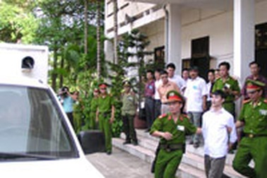 Vụ buôn bán 1 tấn heroin: Bị cáo đua nhau đòi lại tài sản 