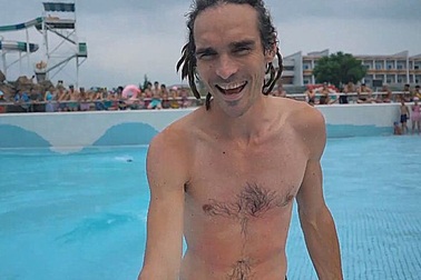 Theo chân du khách Anh khám phá chốn ăn chơi ở Triều Tiên