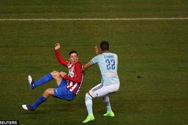 Torres gây sốt với siêu phẩm móc bóng đẳng cấp vào lưới Celta Vigo