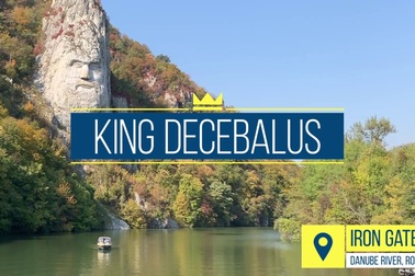 Tác phẩm điêu khắc ấn tượng bên bờ sông