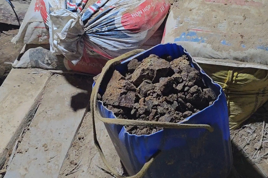 Từ tin báo của phóng viên, công an bắt quả tang vàng tặc - 3 Từ tin báo của phóng viên, công an bắt quả tang vàng tặc - 3