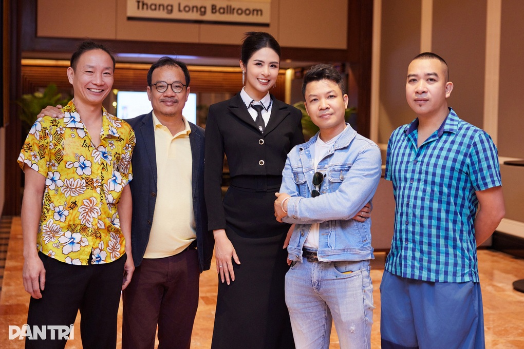 Hoa hậu Ngọc Hân lần đầu làm MC đấu giá, đóng góp Quỹ Nhân ái 50 triệu đồng - 2 Hoa hậu Ngọc Hân lần đầu làm MC đấu giá, đóng góp Quỹ Nhân ái 50 triệu đồng - 2