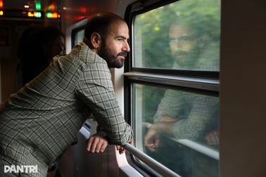 Khách Tây đi tàu hạng sang Hà Nội - Đồng Hới bất ngờ vì "đẹp như khách sạn"