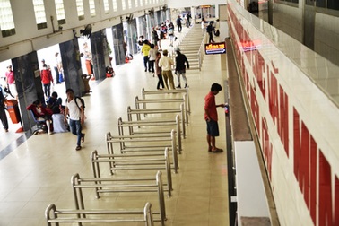 Ngày đầu bán vé xe Tết, Bến xe miền Tây vắng vẻ lạ thường