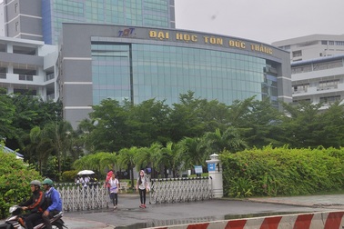 Trường ĐH Tôn Đức Thắng giải thích về việc tự phong giáo sư, phó giáo sư