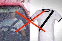 Cài dây an toàn là để giữ mạng, sao lại đối phó bằng áo in hình giả?