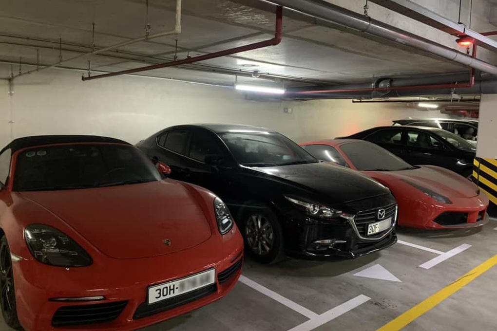 Người yêu ô tô tiếc cho hàng hiếm Ferrari 488 Spider phủ bụi tại Hà Nội - 2 Người yêu ô tô tiếc cho hàng hiếm Ferrari 488 Spider phủ bụi tại Hà Nội - 2