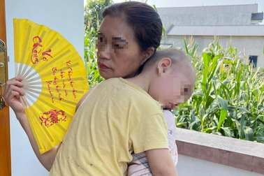 Hà Nội cắt điện ngày nóng: Vào viện vì leo bộ chung cư, đổ bệnh vì oi bức