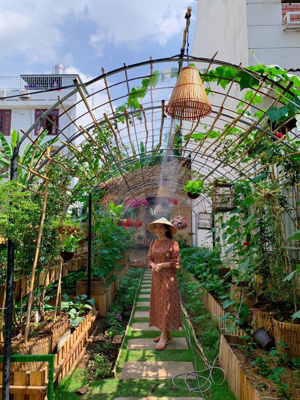 Bỏ 50 triệu đồng cải tạo vườn chuối thành khu sinh thái trong mơ - 4 Bỏ 50 triệu đồng cải tạo vườn chuối thành khu sinh thái trong mơ - 4