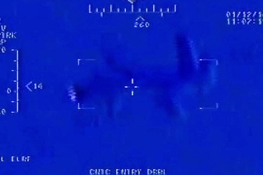 Mỹ công bố video máy bay do thám Iran lượn lờ trên tàu sân bay Truman