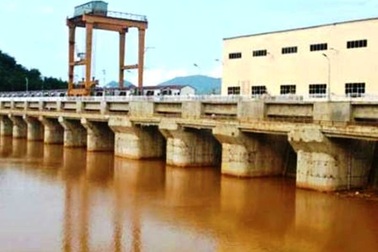 Hàng trăm giếng nước bị ô nhiễm do thủy điện tích nước?