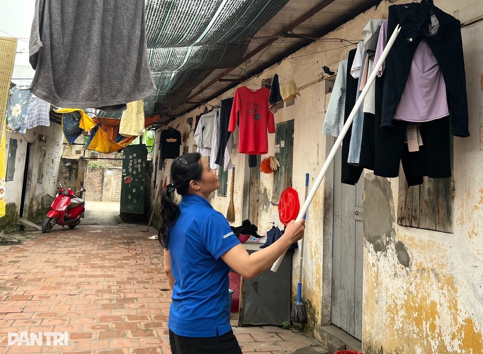 Công nhân gạt nước mắt chạy xe ôm, làm giúp việc khi nhà máy đóng cửa - 5 Công nhân gạt nước mắt chạy xe ôm, làm giúp việc khi nhà máy đóng cửa - 5