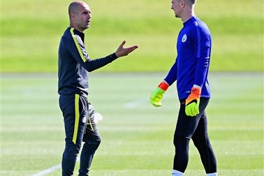 9 sai lầm của Joe Hart khiến Pep Guardiola mất lòng tin