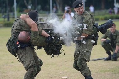 Binh sĩ Nga phô diễn sức mạnh chiến đấu tại Philippines