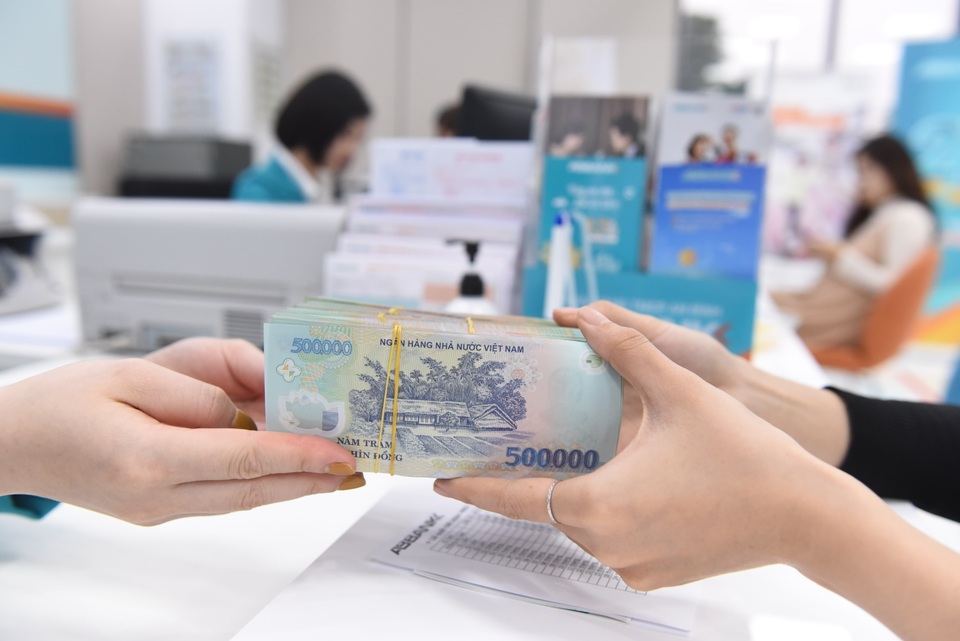 Chặn vòi bạch tuộc tín dụng đen, ngân hàng đẩy mạnh cho vay tiêu dùng - 1 Chặn vòi bạch tuộc tín dụng đen, ngân hàng đẩy mạnh cho vay tiêu dùng - 1