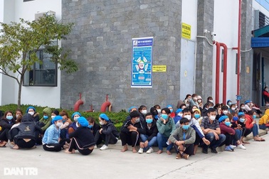 Hàng trăm công nhân may ngừng việc, đòi tăng lương công bằng