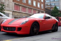 Những chiếc siêu xe đẹp ngỡ ngàng trong màu "áo" nhám