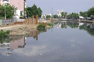 Kênh chạy quanh TPHCM sẽ xanh lại như xưa