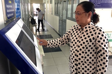 Người dân đánh giá chất lượng cán bộ qua hệ thống máy thông minh