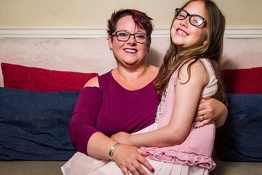 Bà mẹ cho con bú mớm đến tận năm 9 tuổi