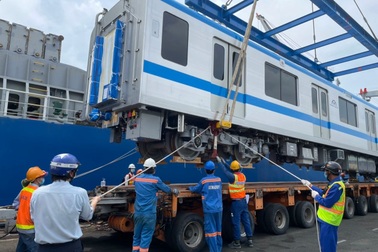 TPHCM: Thêm 2 đoàn tàu tuyến Metro số 1 cập cảng Khánh Hội