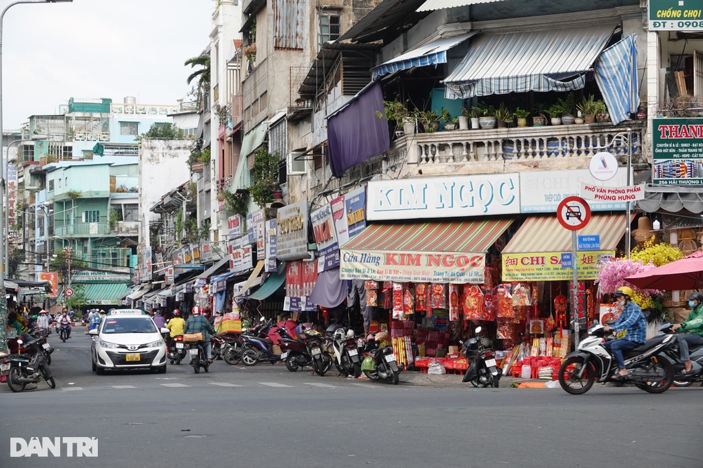 40 năm bán giấy, bút, chưa khi nào ế như năm nay - 1