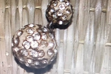 Truy tìm tung tích thi thể người phụ nữ giấu trong bao tải ven đường