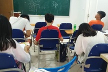 Tâm sự của một học trò giỏi: “Em thật sự mệt mỏi lắm rồi cô ạ”