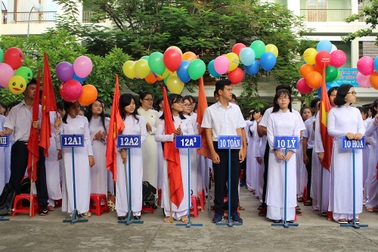 Nét đẹp tinh khôi của nữ sinh Nha Trang trong lễ khai giảng