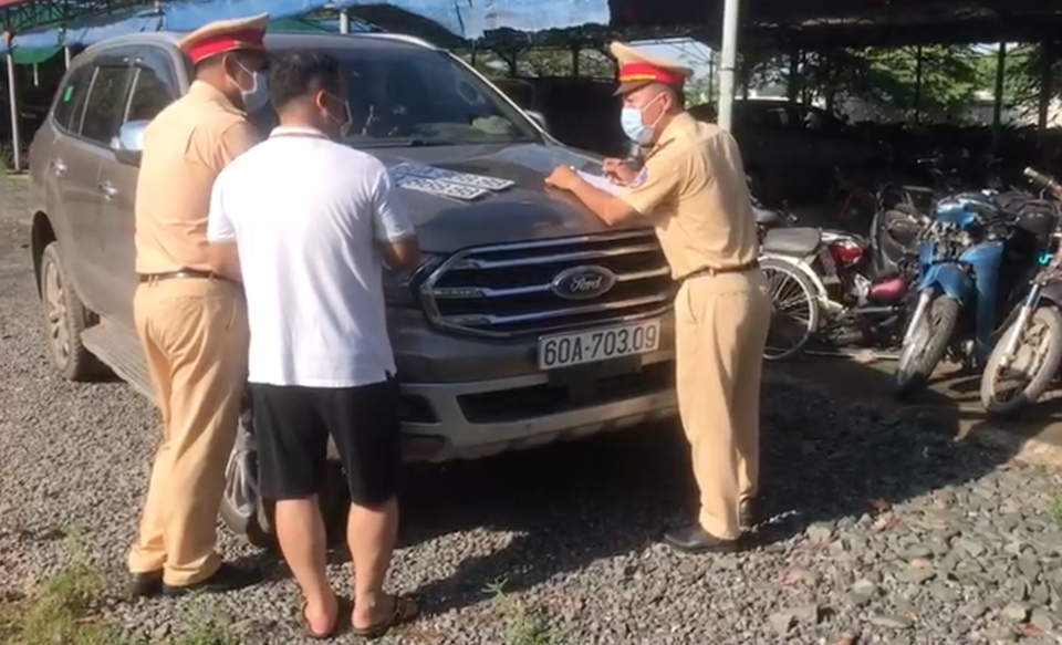 Vụ 2 ô tô trùng biển số: Sốc với lý do dùng biển giả của chủ xe Ford - 5 Vụ 2 ô tô trùng biển số: Sốc với lý do dùng biển giả của chủ xe Ford - 5