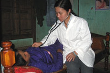 Những “thần y” của bản làng